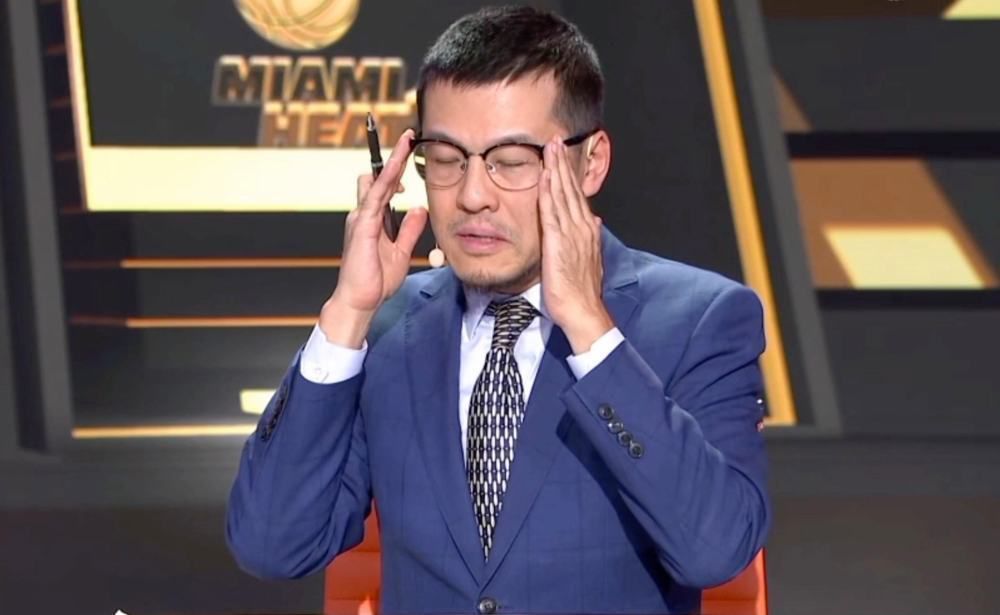 阿力（古天乐饰）为人精明精悍，以开殡仪馆作死人生意为生。同事化装师阿红（袁洁莹饰）是其工作拍档也是他的心头爱，却由于忙于工作无时候陪她，而被老友Daviv（谢天华饰）撬了墙脚。Daviv素性花心，终对阿红始乱终弃，阿红遂踏上不回路......                                  另外一个年青化装师（丁子峻饰）痴迷歌星陈斑斓，一日三更酒醉后碰到偶像，冲动之余拍下了贵重照片。成果第二天早上便听到偶像的死